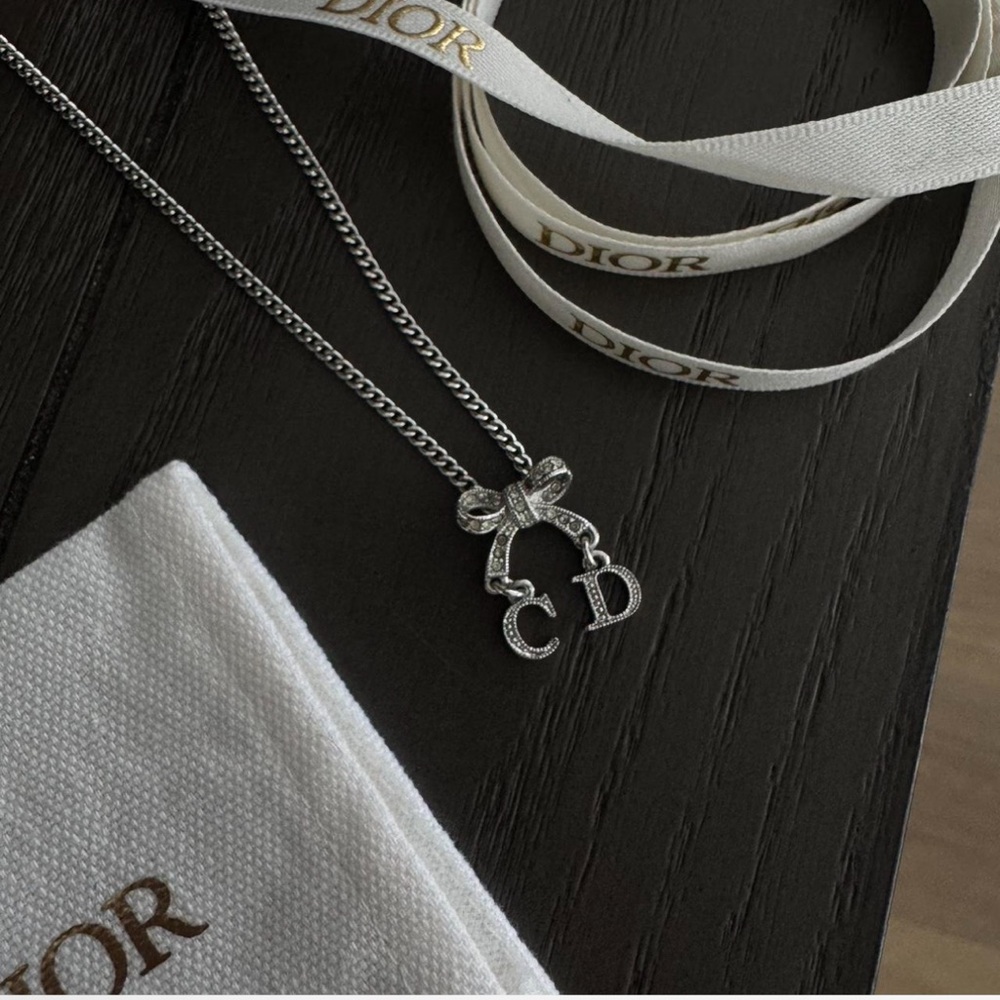 Dior vintage silver bow pendant necklace